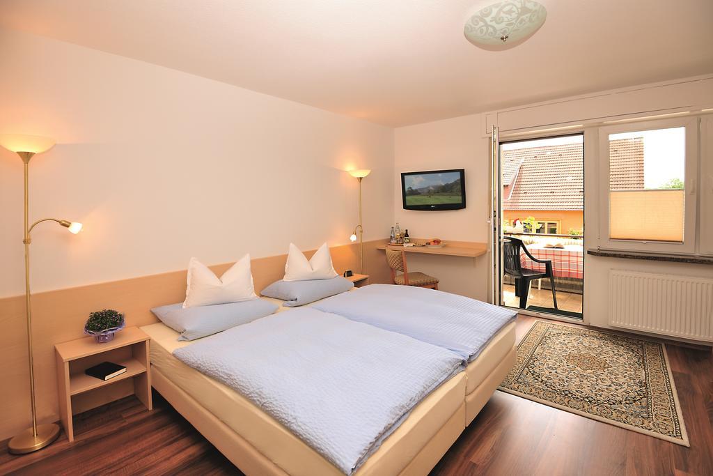 Hotel Pension Heidi Dobel Extérieur photo
